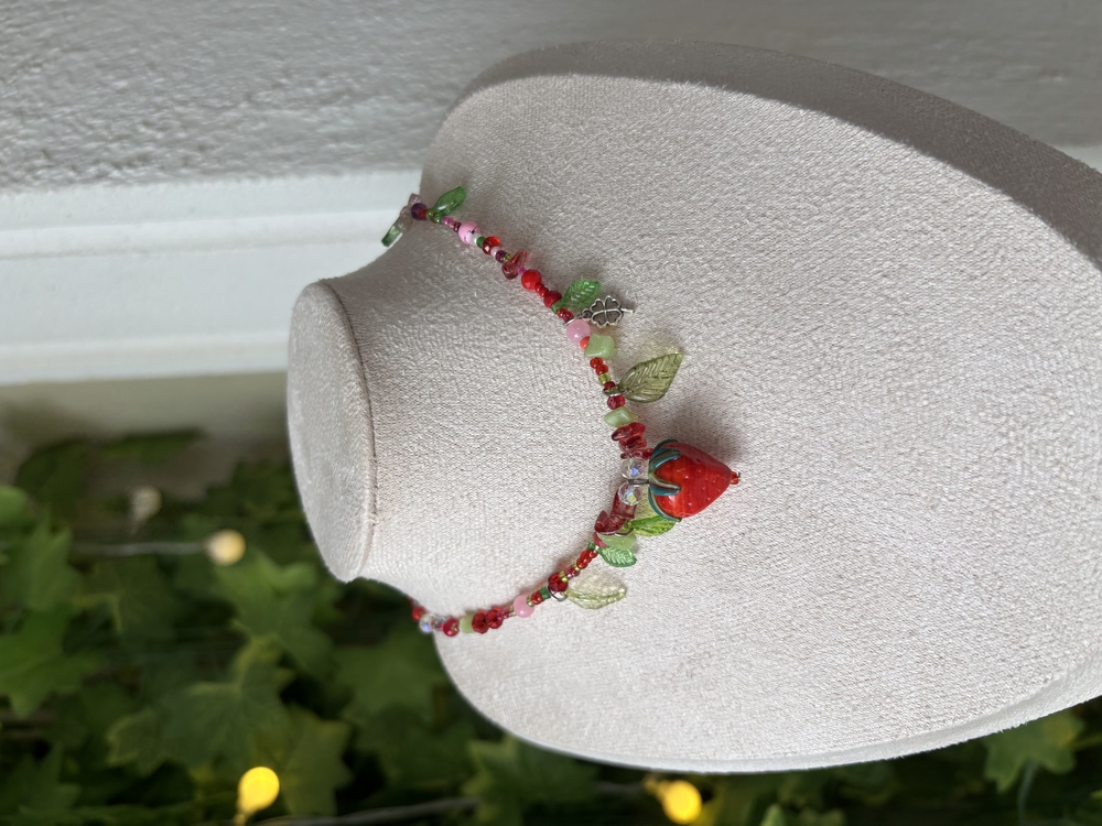 Çilek Choker Kolye