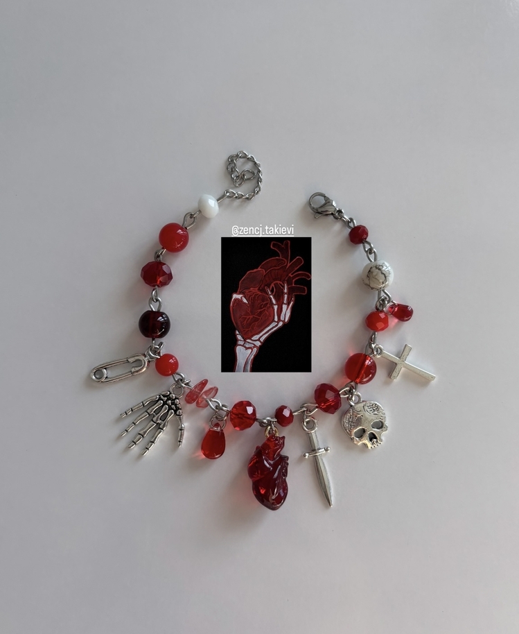 Dark Feminine Heart Bileklik