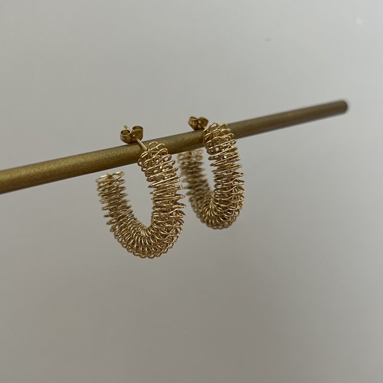 ÇELİK KARARMAZ SARMAL KÜPE GOLD