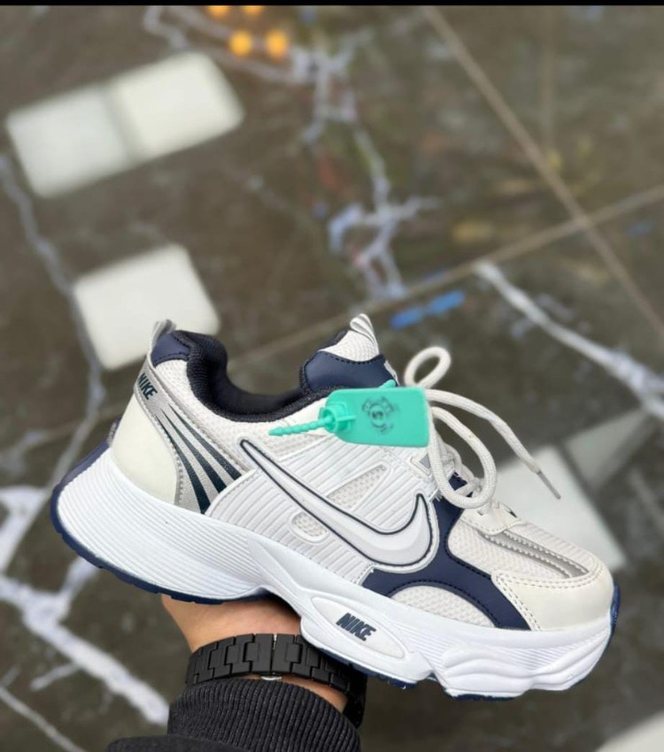 Nıke Su Geçirmez Spor Sneakers Beyaz