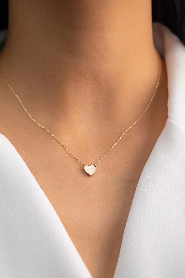 Altın Renkli Minimalist Kalp Kolye