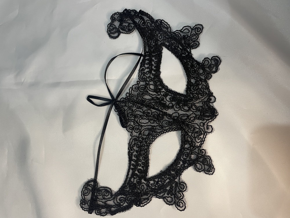 siyah dantelli maske