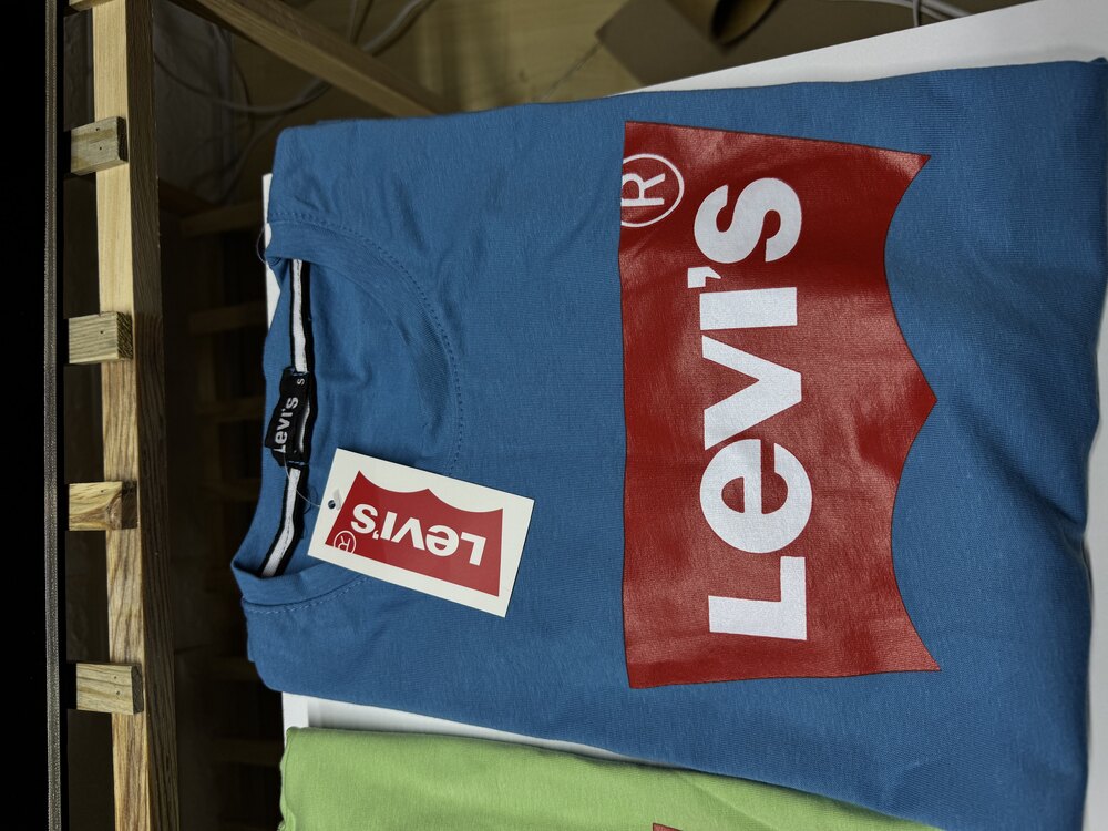 Levis Mavi 