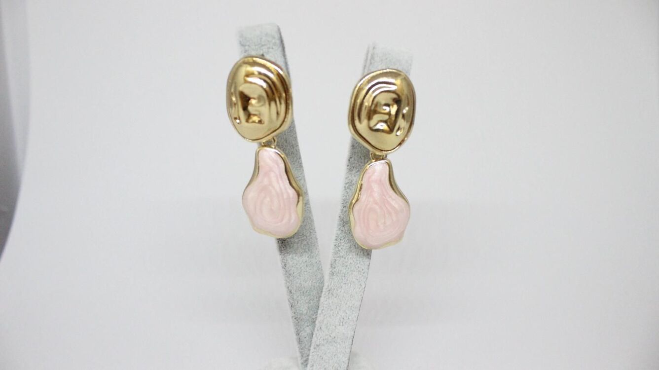 Gold Detaylı Pudra Pembe Damla Küpe