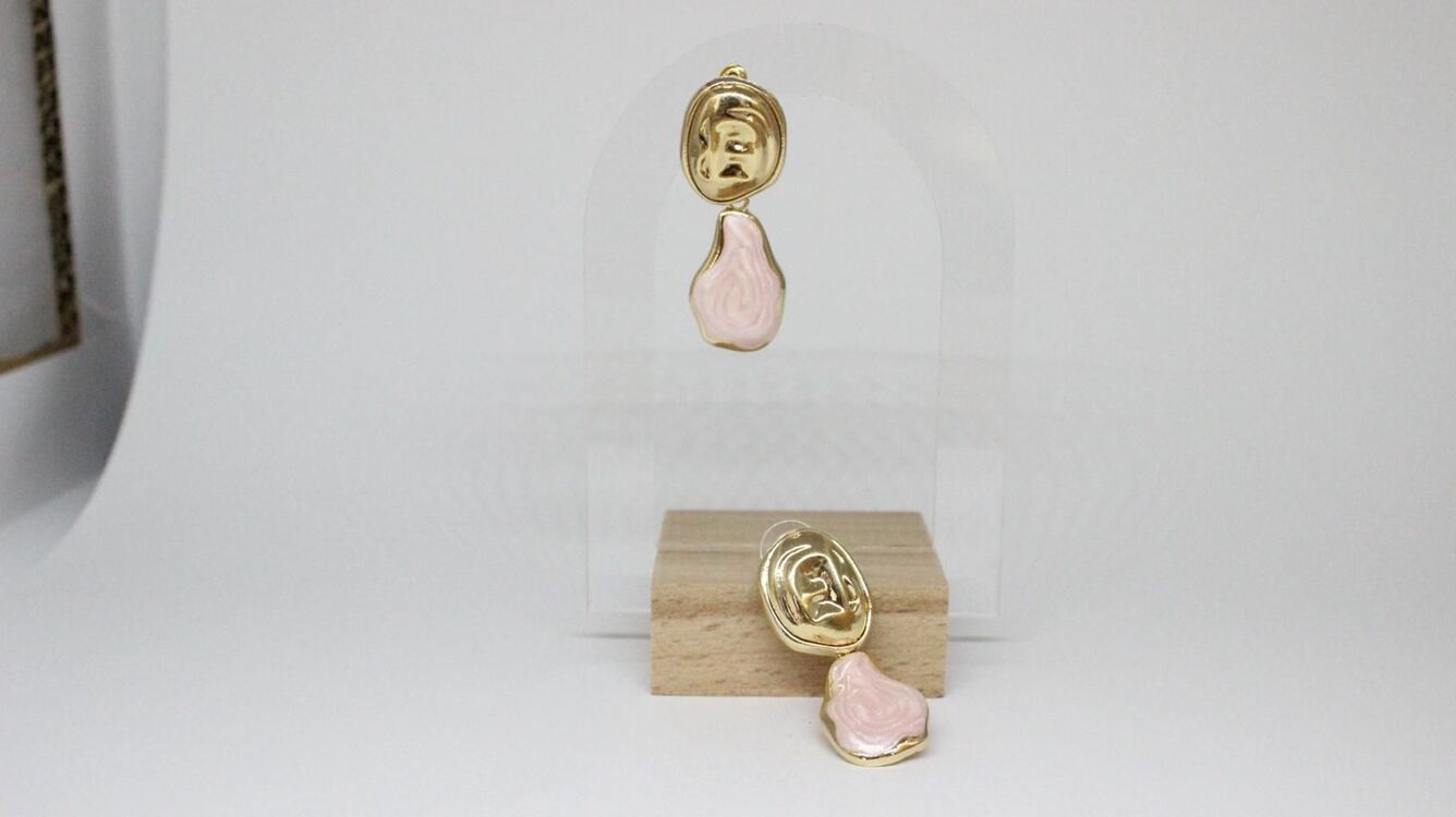 Gold Detaylı Pudra Pembe Damla Küpe