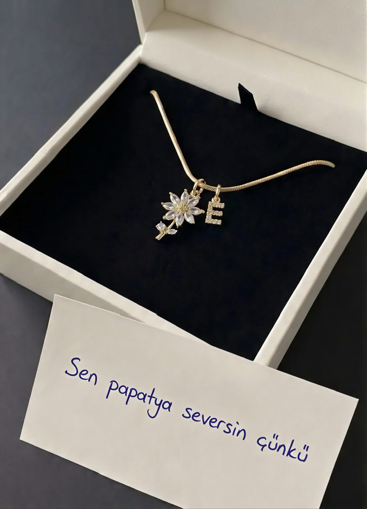 Harfli Papatya kolye