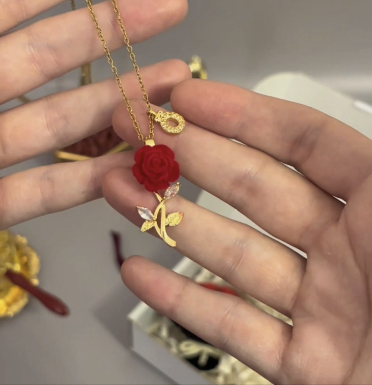 Kalbimi aç Süpriz gül kolye ve gül buketi seti ✨