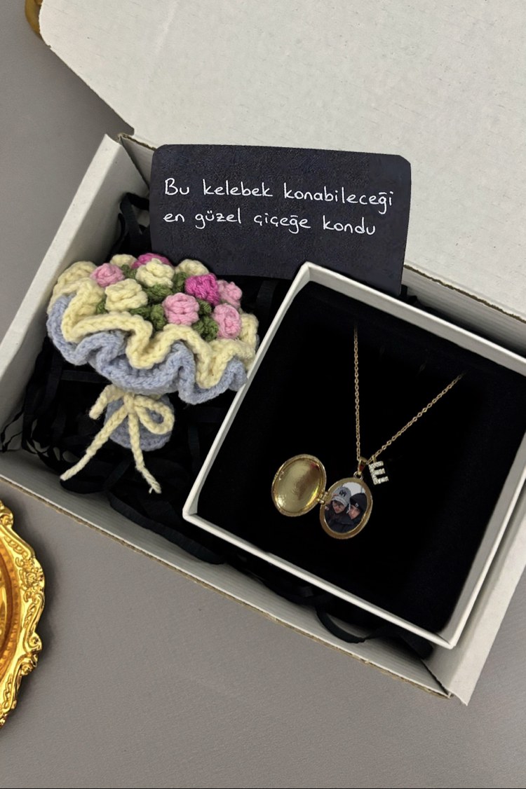 Kelebek kapaklı fotoğraflı anı kolyesi