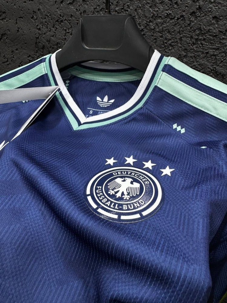 Germany Special Edition: "Deep Navy & Mint" Konsept Forma