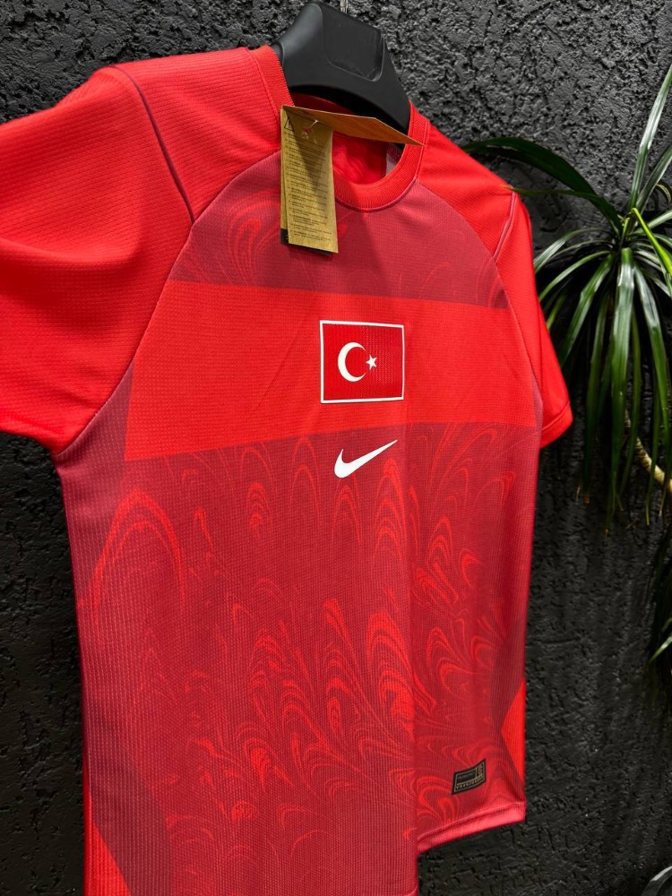 Türkiye Retro Klasik: Kırmızı "Göğüs Bantlı" Seri