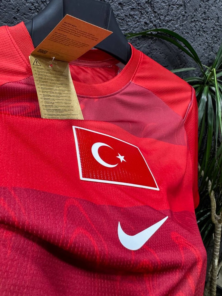 Türkiye Retro Klasik: Kırmızı "Göğüs Bantlı" Seri