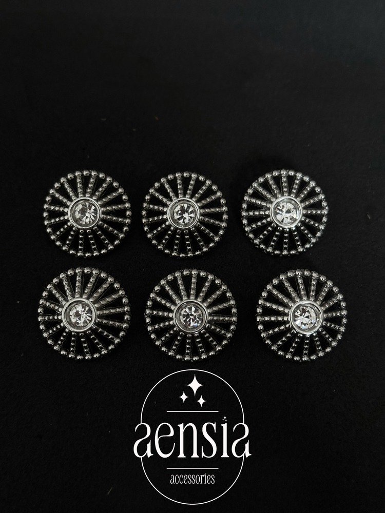  Bombeli Boşluklu Ortası Taşlı Kafes Model Metal Düğme 2,29 CM-6lı Paket