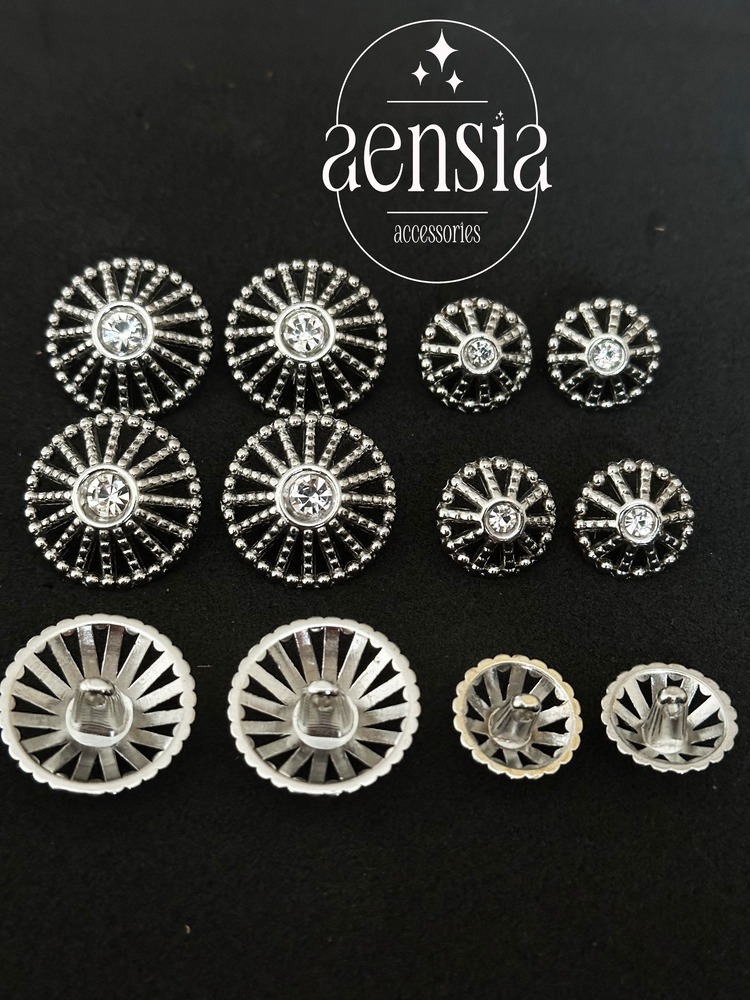Bombeli Boşluklu Ortası Taşlı Kafes Model Metal Düğme Seti - 12li Paket (6Büyük+6Küçük)