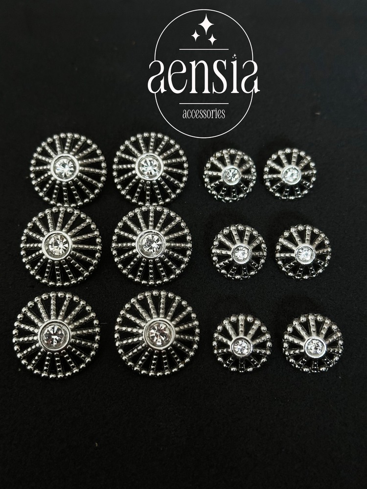 Bombeli Boşluklu Ortası Taşlı Kafes Model Metal Düğme Seti - 12li Paket (6Büyük+6Küçük)