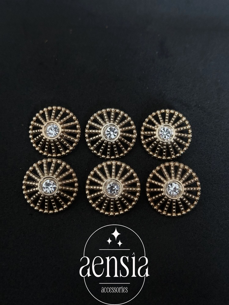  Bombeli Boşluklu Ortası Taşlı Kafes Model Metal Düğme 2,29 CM-6lı Paket