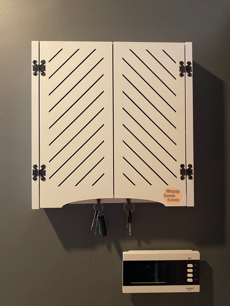 ASKILI ELEKTRİK PANO DUVAR DÜZENLEYİCİ YAN ÇİZGİLİ MODEL BEYAZ