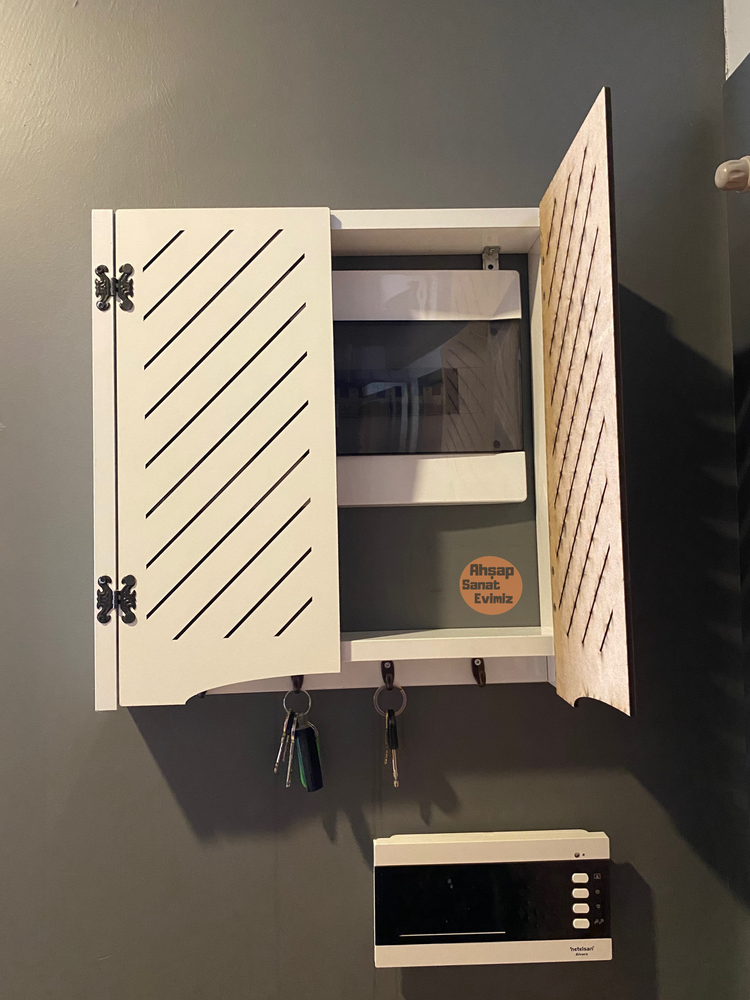 ASKILI ELEKTRİK PANO DUVAR DÜZENLEYİCİ YAN ÇİZGİLİ MODEL BEYAZ