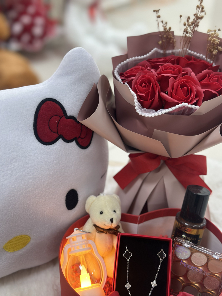 İçimden geldi hello kitty 925 ayar gümüş takılı