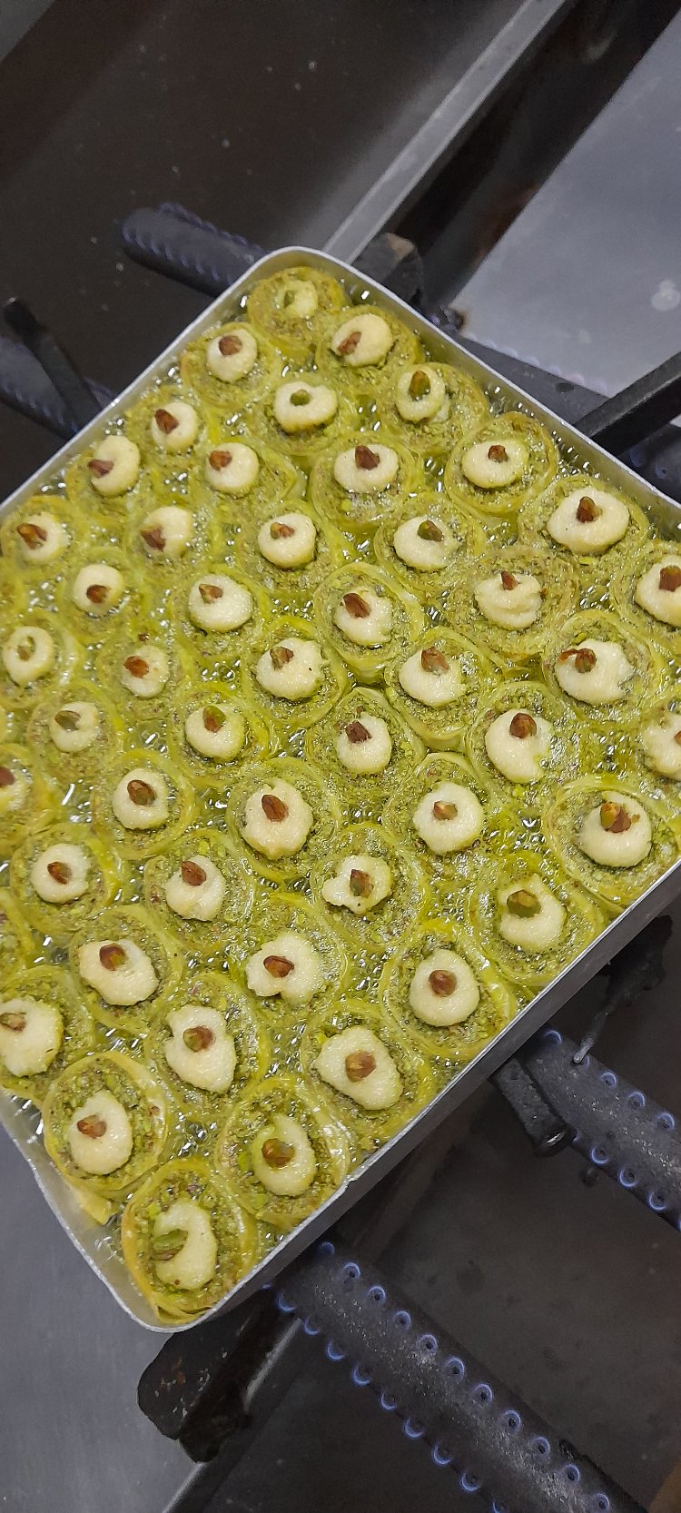 gaziantepli fıstıklı saray sarması kuş gözü.