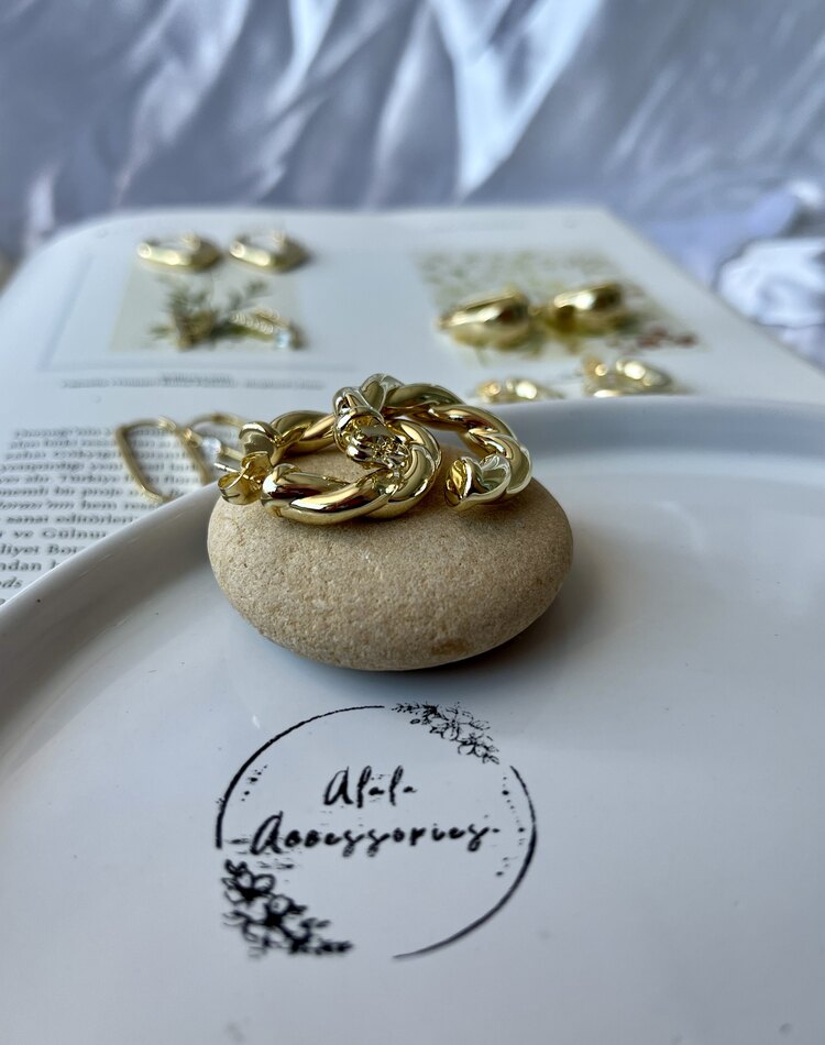 Xuping Burgu Gold Küpe