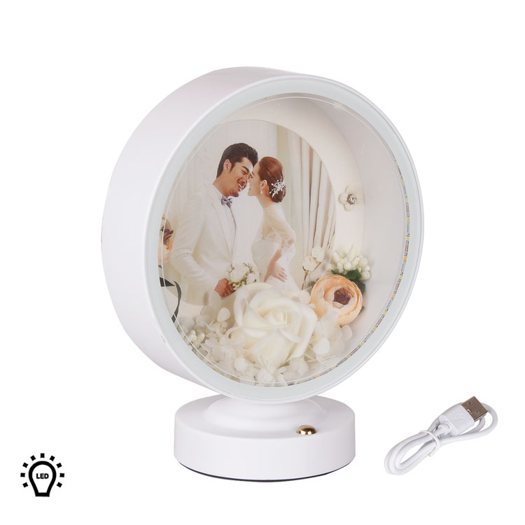Fotoğraf Çerçevesi - 3 Boyutlu Çiçekler ve Işıklı Çerçeve