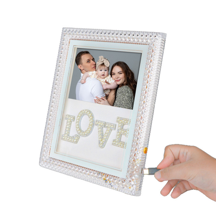 Fotoğraf Çerçevesi - Led Işıklı İnci Taşlı Love Yazılı Foto Çerçeve
