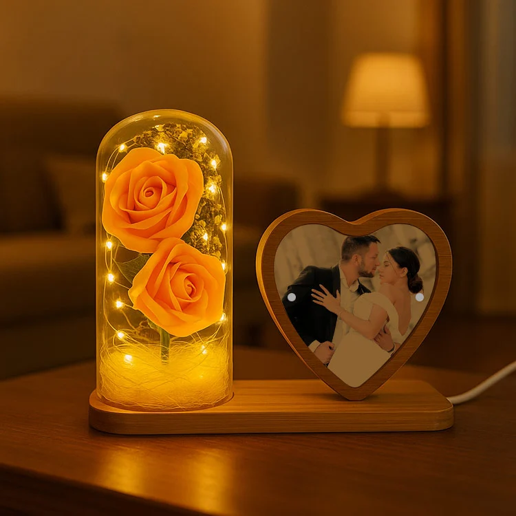 Fotoğraf Çerçevesi - Kalp Tasarımlı Ahşap Çerçeve - LED'li Güllü Cam Fanus