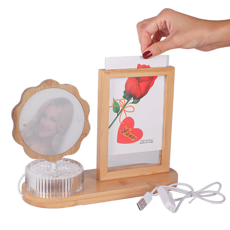 Fotoğraf Çerçevesi - Hareketli 4 Fotoğraflı Ledli Ahşap Papatya Tasarımlı Çerçeve