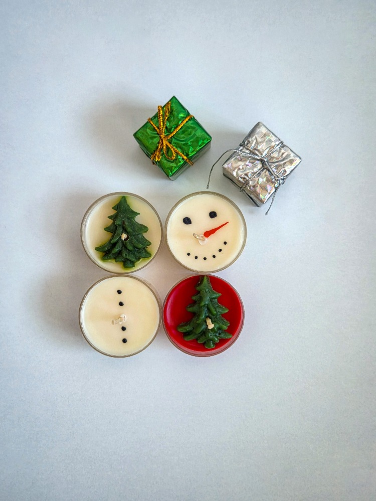 Yılbaşı Vanilya Kokulu Tealight Mum Seti (4’lü) | Kırmızı-Beyaz | Hediyelik Mumlar
