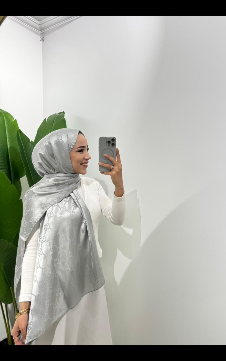 GUCCI IPEKSI JAKAR ŞAL 