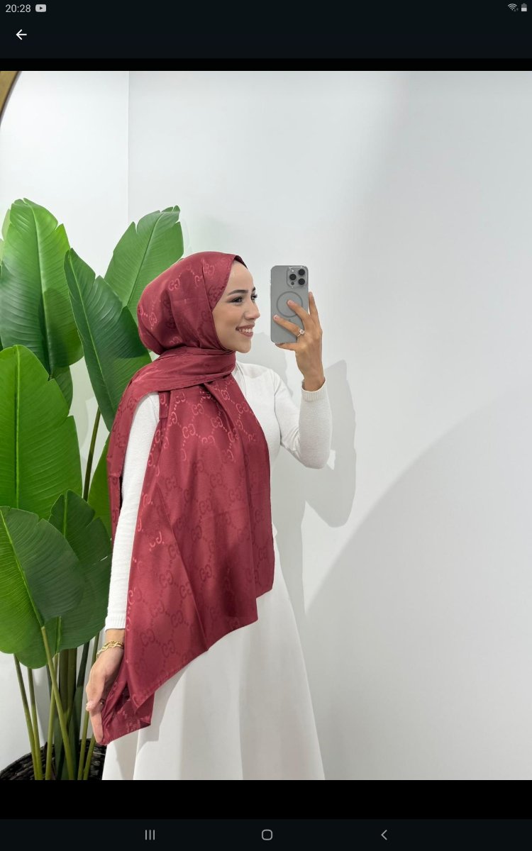 GUCCI IPEKSI JAKAR ŞAL 