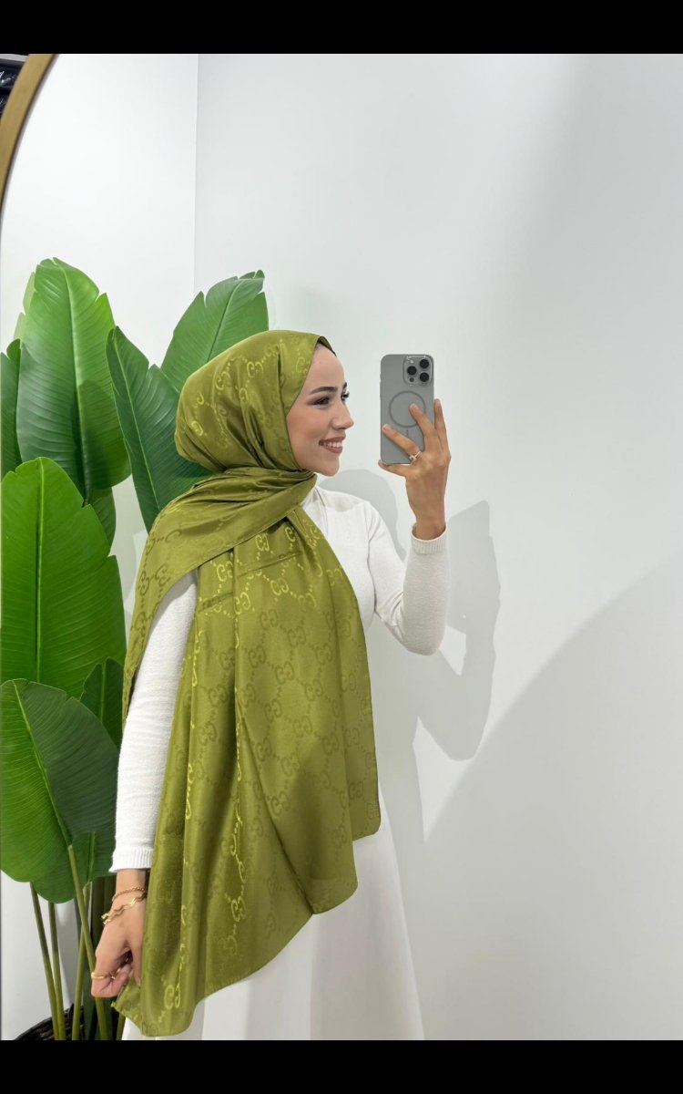 GUCCI IPEKSI JAKAR ŞAL 