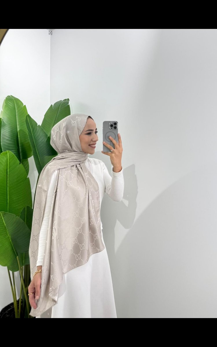 GUCCI IPEKSI JAKAR ŞAL 