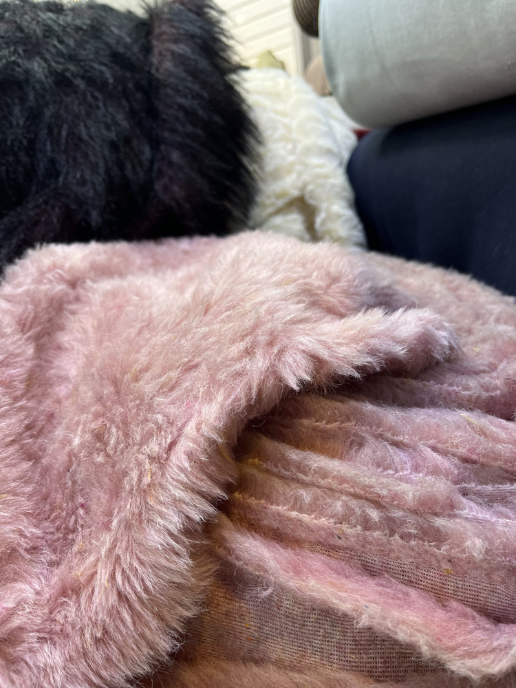 Pembe peluş kumaş