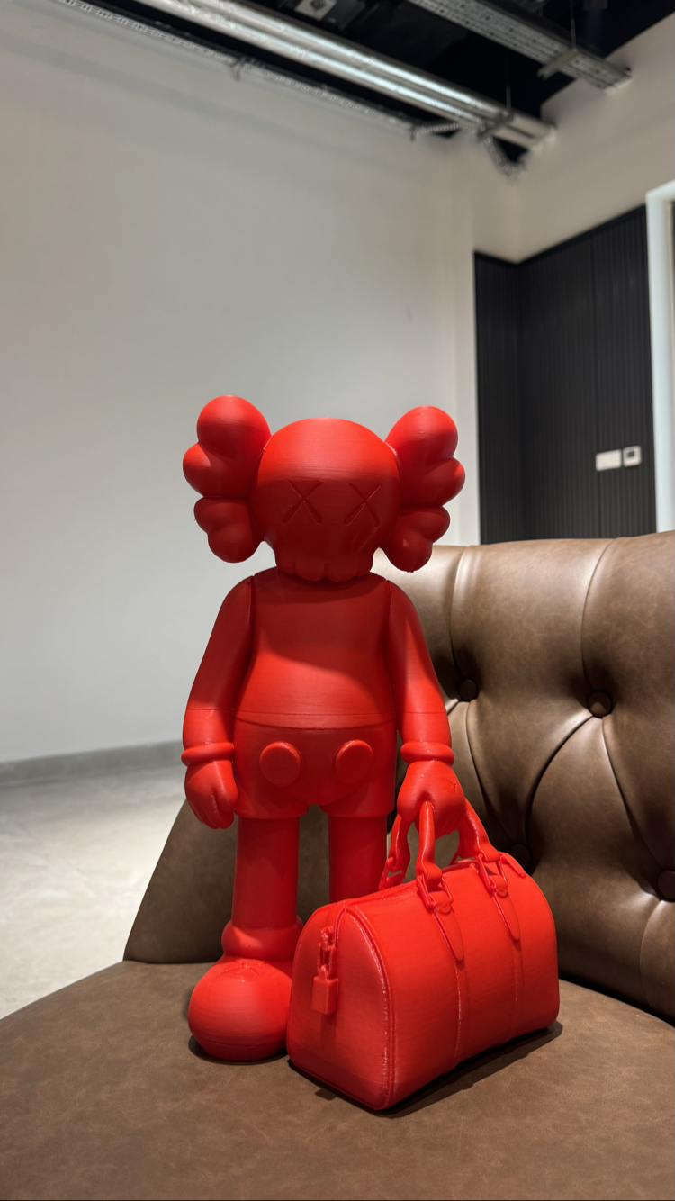 KAWS FİGÜR ÇANTALI KIRMIZI PREMİUM 45 CM