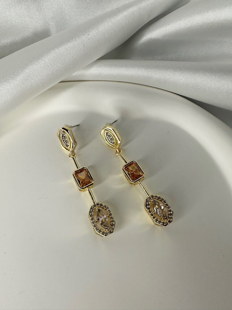 ÖZEL SERİ SALLANTILI KÜPE