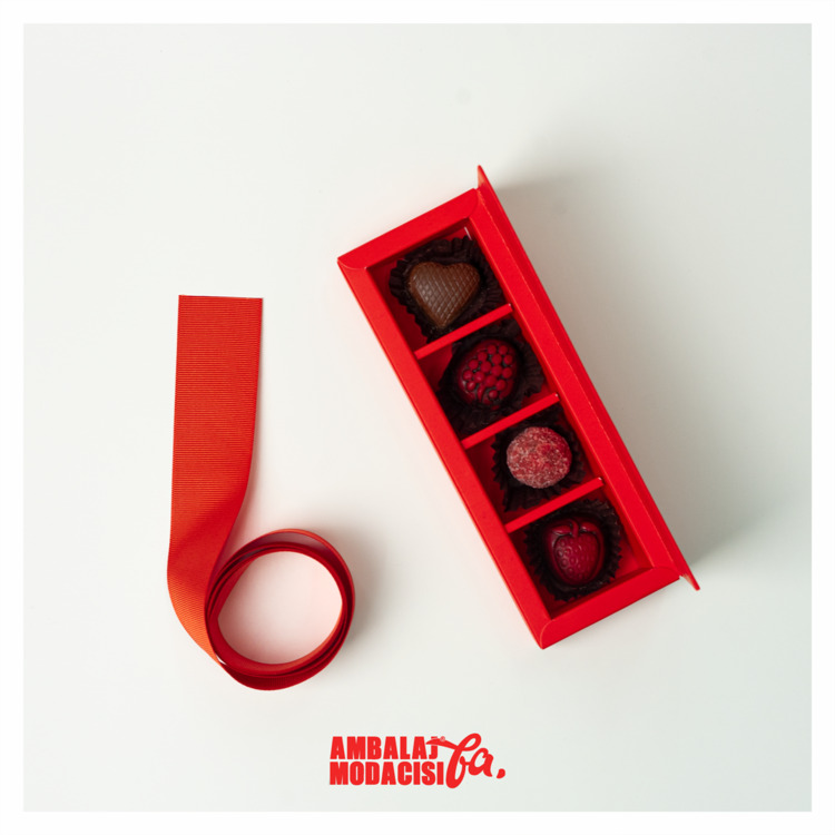 FUTURE BOX WİTH BAG 4 GÖZLÜ KIRMIZI ÇİKOLATA KUTUSU ( 5 ADET )