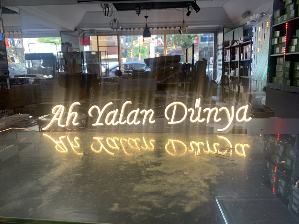 Ah Yalan Dünya