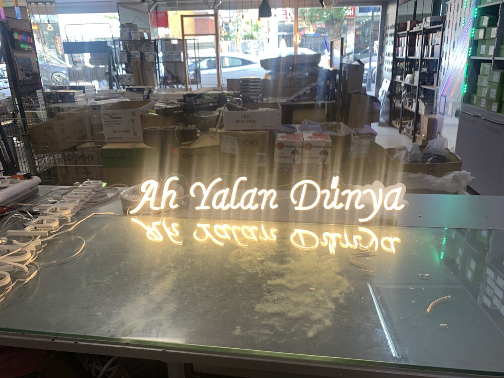 Ah Yalan Dünya