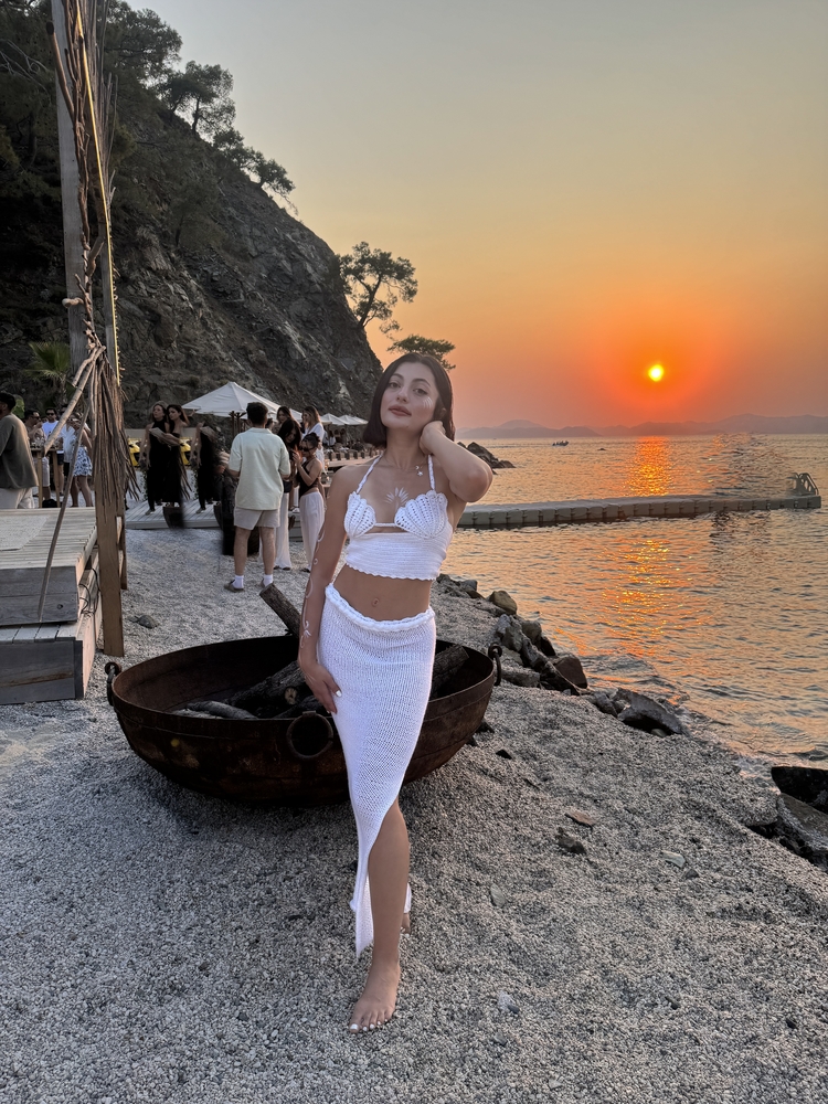 Shelora beyaz takım