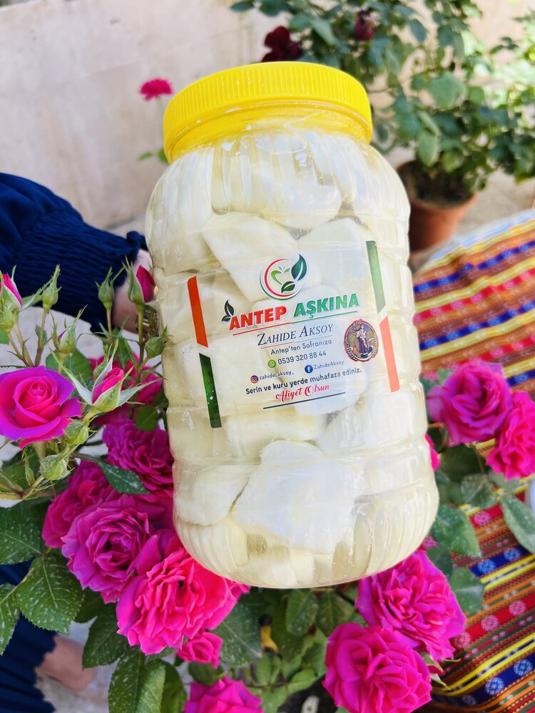 Antep peyniri 1 kg inek sütü ile hazırlanmıştır
