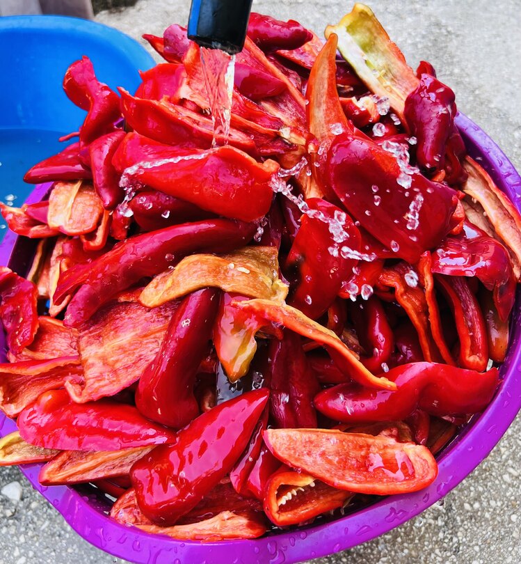 YENİ SEZON TATLI BİBER SALÇASI 1.KG 