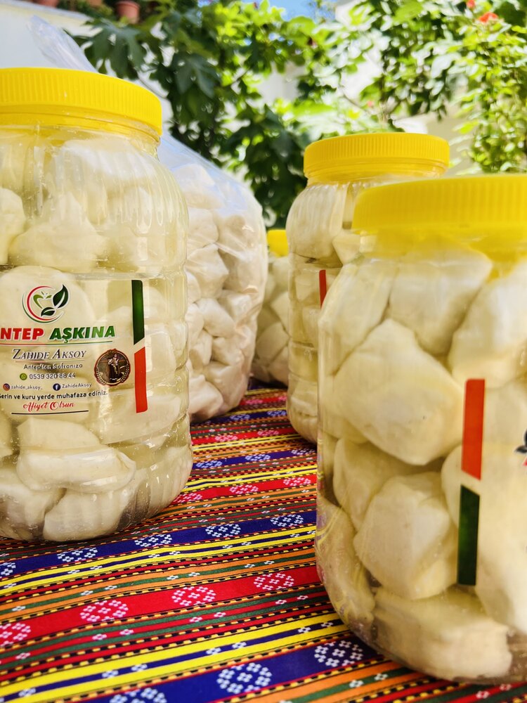 Antep peyniri 1 kg inek sütü ile hazırlanmıştır