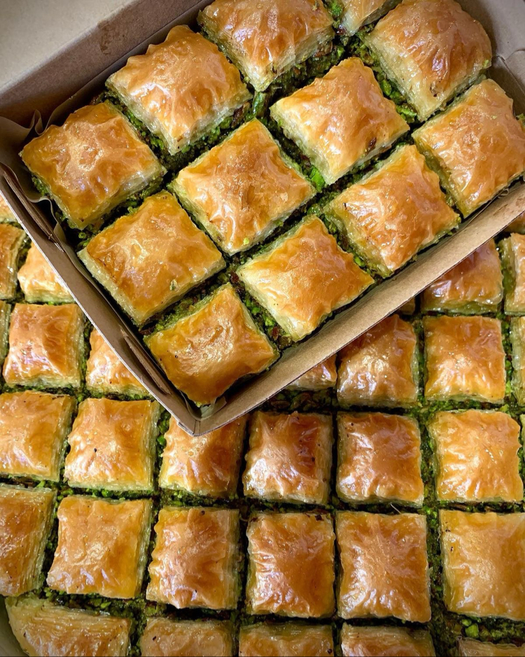 Direk Antepten 1.Sınıf Doğal Antep Baklavası | Bol Antep Fıstıklı | Sade Yağlı | 2 KG