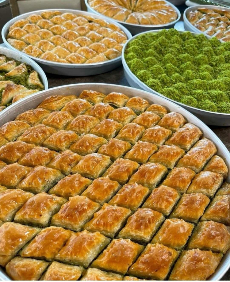 Direk Antepten 1.Sınıf Doğal Antep Baklavası | Bol Antep Fıstıklı | Sade Yağlı | 2 KG