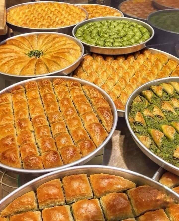 Direk Antepten 1.Sınıf Doğal Antep Baklavası | Bol Antep Fıstıklı | Sade Yağlı | 1 KG
