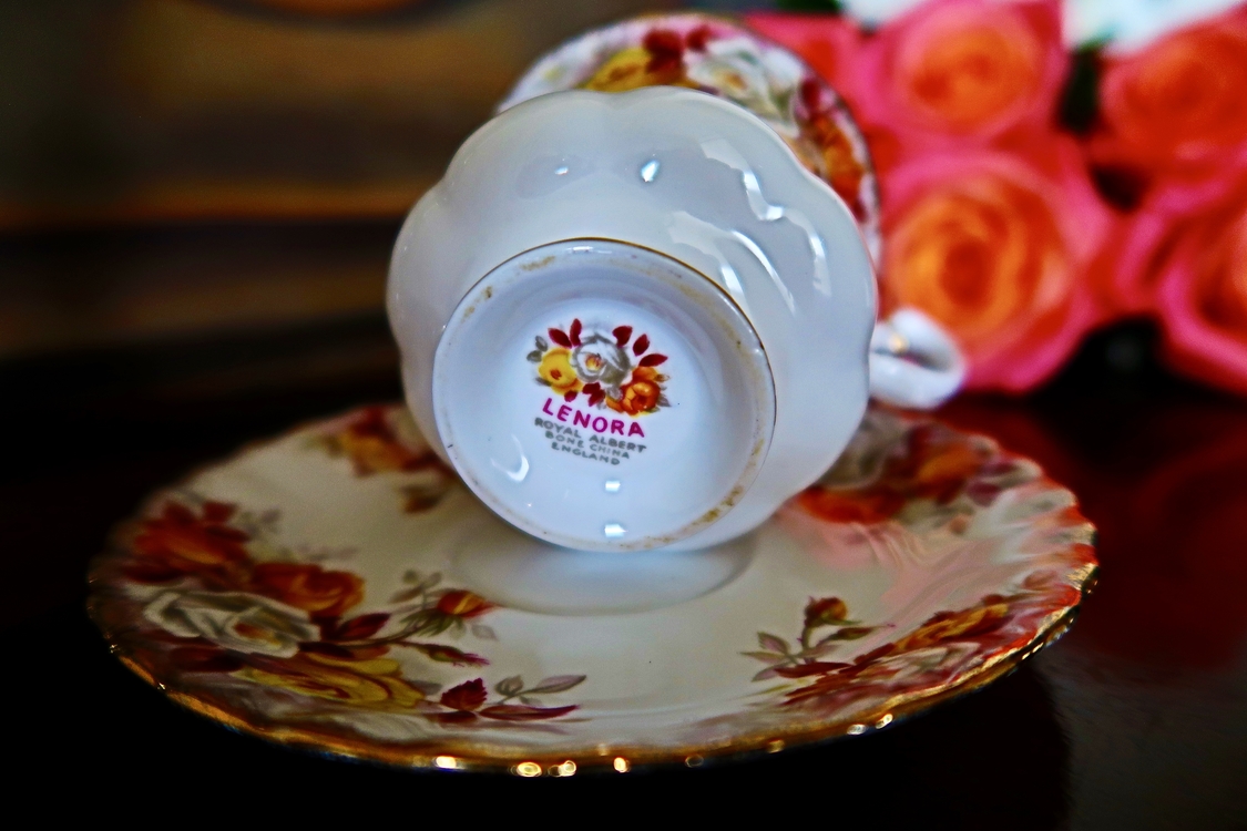 Royal Albert Lenora