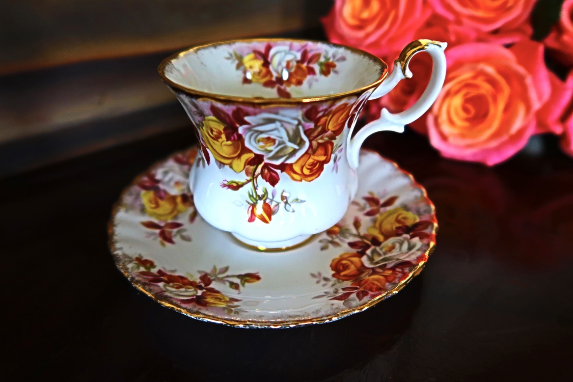 Royal Albert Lenora