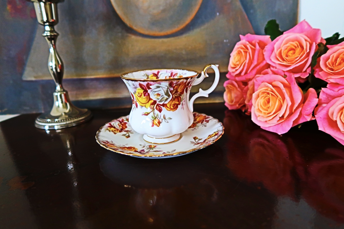 Royal Albert Lenora