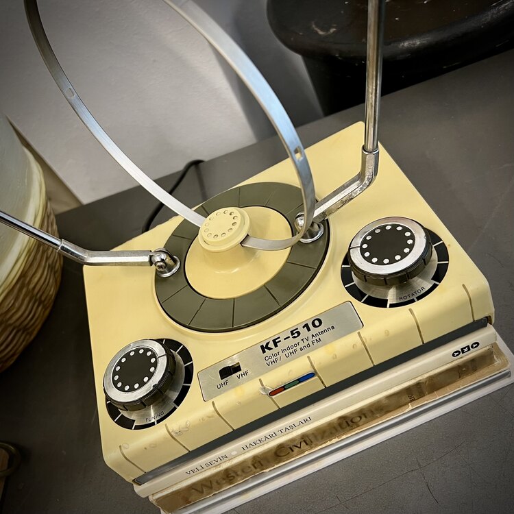KF-510 Vintage İç Mekan Renkli Televizyon Anteni  